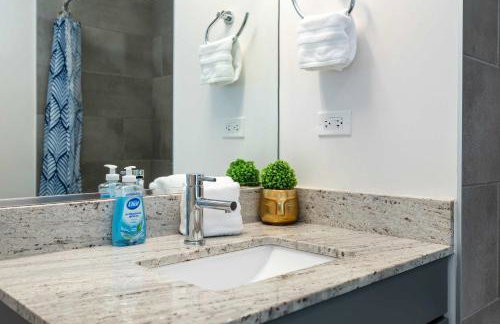 1BR City Loft With Modern Glass Views - Foto 14