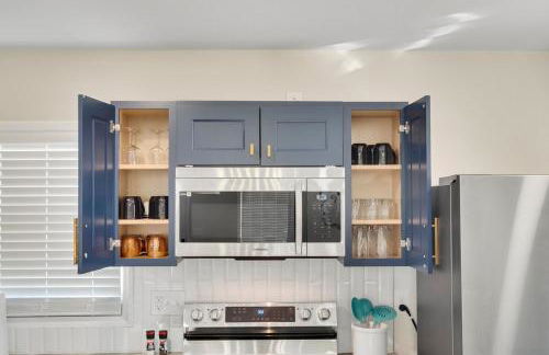 Chic home with king bed in Raleigh - Foto 10