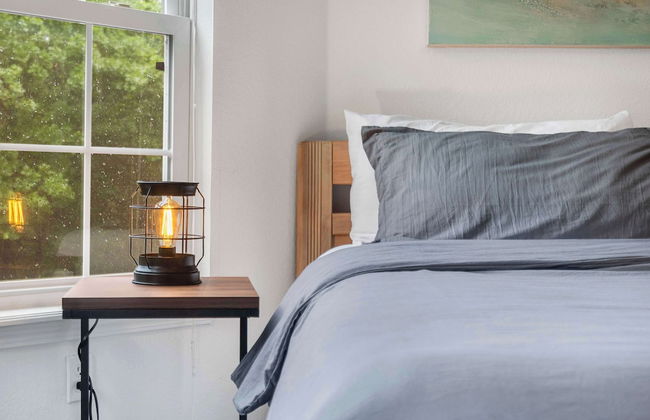 Lake Hideaway Waterfront Condo w/ Resort Perks! - Photo 5