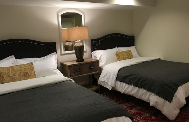 Beautiful 4BR Downtown House, Sleeps 10 - Photo 6