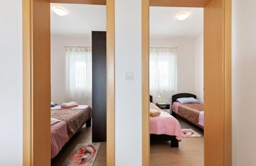 Simplistic Apartment in Neviđane near Sea - Foto 20