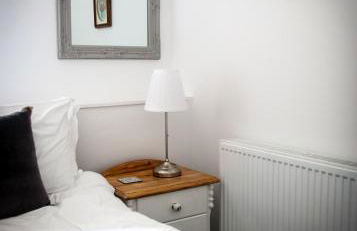 Contractor Friendly 2-Bed - Fast Wi-Fi & Netflix - Photo 22