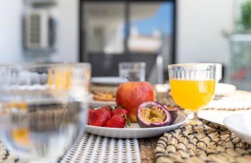 Stunning 3 BDR Flat W/ Rooftop Pool by LovelyStay - Foto 26