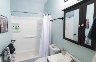 Bright and Hip 2BR Condo in Heart of Ohio City - Foto 11