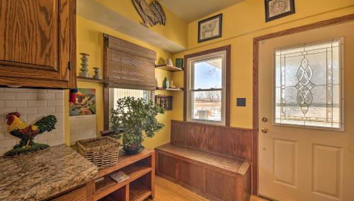 Quaint and Family-Friendly Watertown Farmhouse! - Foto 4