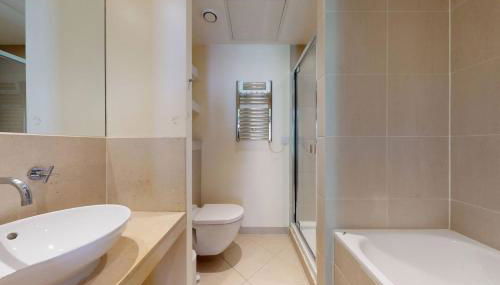 3 Bed 3 Bath Luxury Penthouse With River & City Skyline Views - Foto 5, towels, Shower