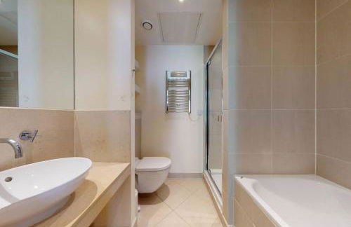 3 Bed 3 Bath Luxury Penthouse With River & City Skyline Views - Foto 5