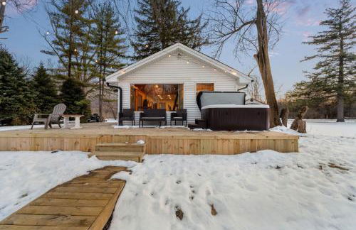 Cozy 3BR Cabin With Hot Tub on Nippersink Creek - Photo 87