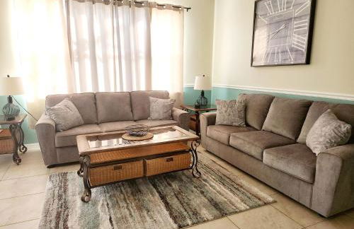 8 miles to Disney, 20 miles Universal, private pool, pool table, washer, dryer, cable, wifi, roku - Foto 14