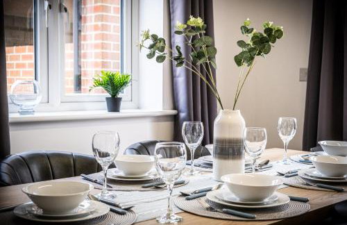 Contractors Retreat 3 bedroom house, sleeps up to 7, free parking - Foto 14