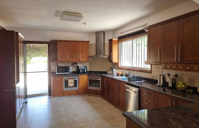 Impeccable 3-bed Villa in Tala - Paphos - Photo 8