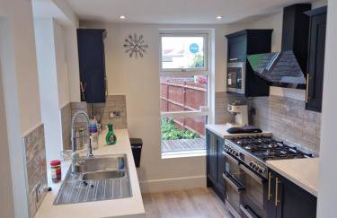 Modern 5 bedroom house with parking, London - Foto 49