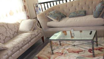 Spacious retreat with 5 bedrooms full kitchen, fenced sports court, free parking - Foto 2