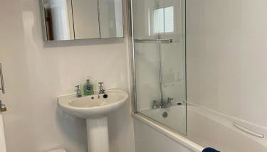 Ishara Apartment - Photo 5, towels, Shower