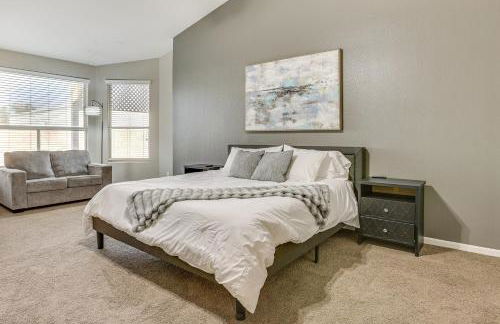 Game Room and Backyard Oasis Avondale Group Getaway - Foto 15