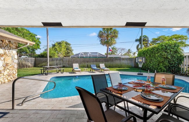 Family-friendly 5BR Home w/ Heated Pool & Parking - Foto 1