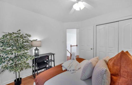 Updated University Area Home with Hot Tub Near Charlotte Your Perfect Retreat - Foto 15