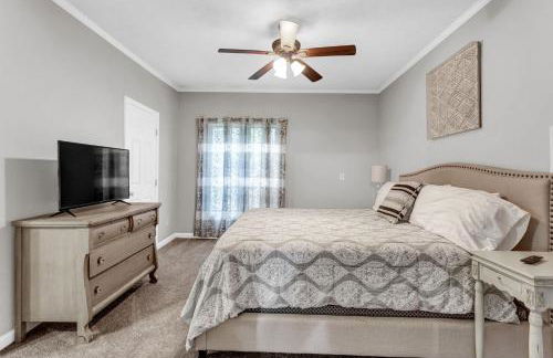 Pet Friendly Group Getaway with Grill and Deck - Foto 27