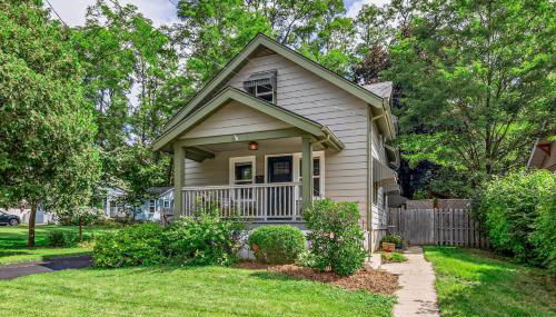 Walk to Fox River Grove Train Station and Hot Tub! - Foto 2