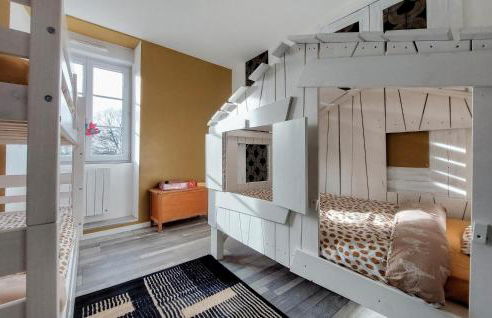 Amazing Home In Neuilly Le Vendin - Photo 25