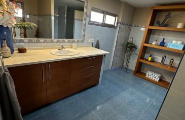 Bonito Chalet en Benidorm, negocios, estudios, salud - Foto 11