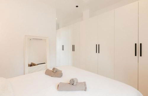 Spacious villa with private pool & garden for 4 - Photo 30