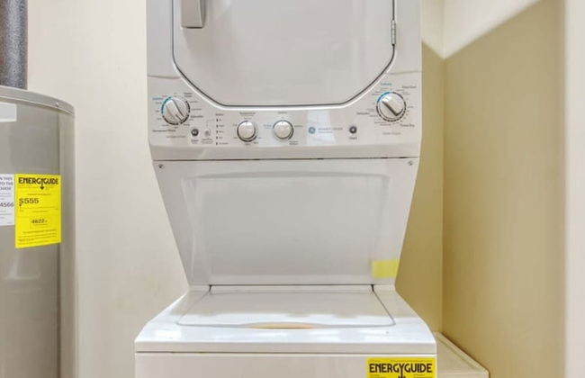 Cherry Suites 2BR Apt w W D Arcade Machine - Foto 40