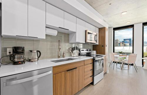 Downtown views! Amazing pool gym hottub Luxury apt - Foto 16