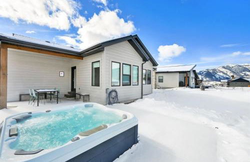 Mountain Art Retreat Ski Escape Hot Tub Games - Foto 3