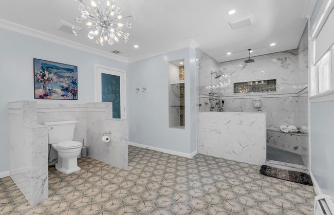 Family Retreat With Autumn Views and Fireplace - Photo 34