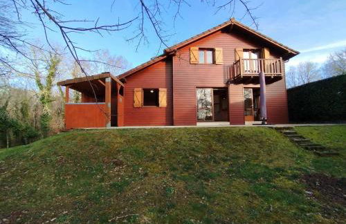 Chalet cosy au vert pour 6 avec piscine et Wi-Fi, proche Souillac - FR-1-828-3 - Foto 1