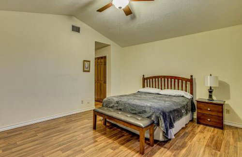 Pool and Game Room Waterfront Harlingen Home - Foto 31