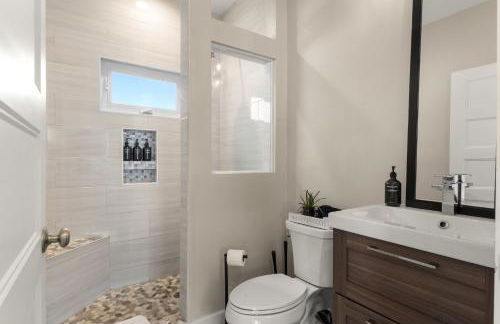 SoHo Serenity - Amazing Home with Private Pool & Hot Tub, SoHo District - Foto 64