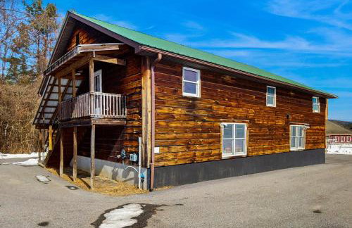 Close to Lake George! Couples Retreat with Pool - Foto 27