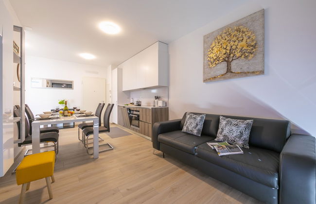 Charming Home - Photo 10