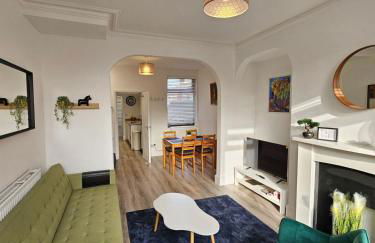 3BR, 6 min to central station, full kitchen - Foto 1