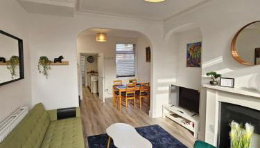 3BR, 6 min to central station, full kitchen - Foto 1, pet friendly, heating
