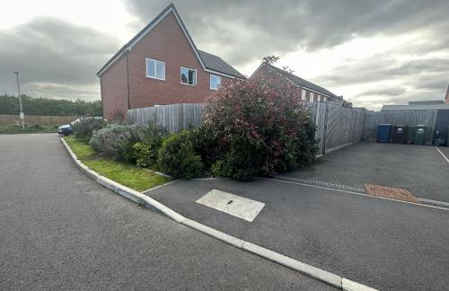 3 Bed Home for Contractors & Relocators with Parking, Garden & WiFi 5 mins walk to Town Centre & Train Station - Foto 23