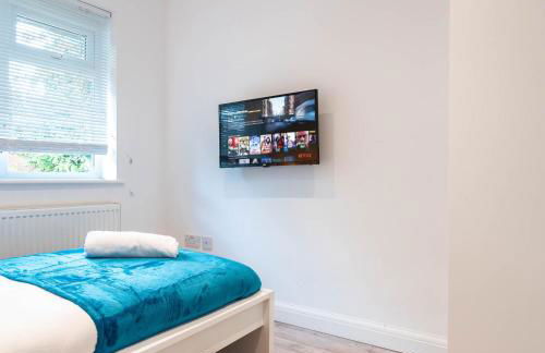 Four Bedroom House - Parking - Garden - Netflix 22C - Foto 25