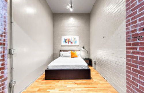 Celebrate the Season in a Trendy STL Loft 4D - Foto 3