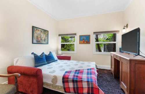 3BR Home Large Kitchen Mins To DwnTwn - Photo 23