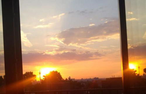 Rheinblick7 Neuss - Spektakulärer Blick auf die Düsseldorfer Skyline - Ruhig Modern Privatparkplatz Aufzug - Top Anbindung an Messe Flughafen Hauptbahnhof - Foto 45