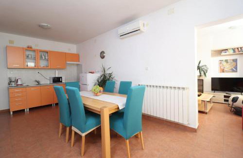 Apartment C.S. with the pool - Photo 12