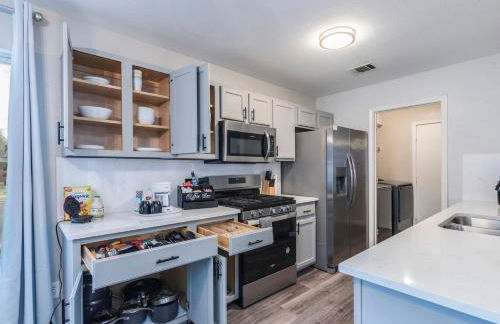 North ATX Paradise Oasis pool w Hot Tub 4BR 2 half BA - Foto 13