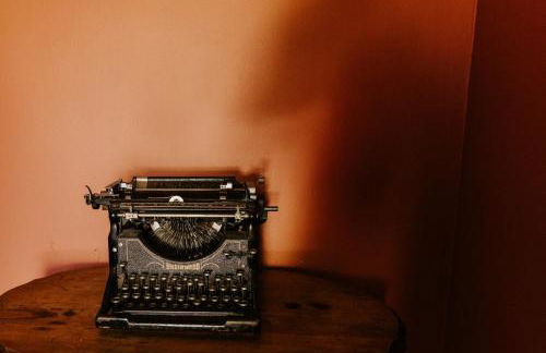 Retro Gem Box Victorian Steps from Irvine Park - Foto 3