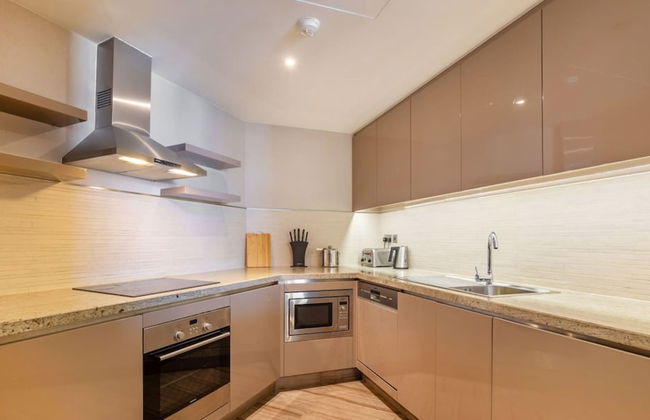 Elegant 3BR With Pool Near Wafi Mall Dubai Frame - Photo 6