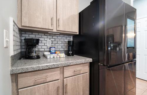 Tropical Oasis with Tiki Bar, Firepit, Seasonal Pool - Foto 12