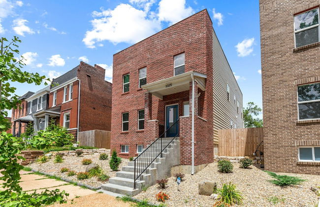 Bright Urban Comfort | JZ Vacation Rentals - Photo 50