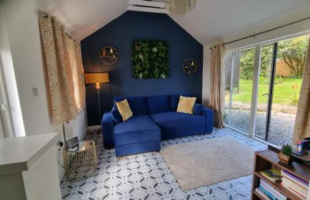 Hallegan Annexe with Private Garden and Woodland-Sofa Bed Only - Foto 1