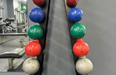 Apt perto da praia c vaga e arrumadeira e janelas anti ruídos - Foto 10